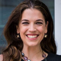 lauren—high-res-headshot-trimmed